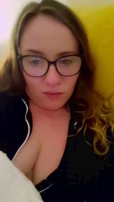 Emmaloulou3 from United Kingdom