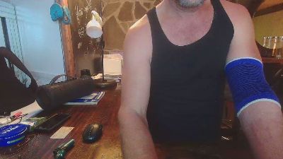 Hungthickbrit50 from Canada