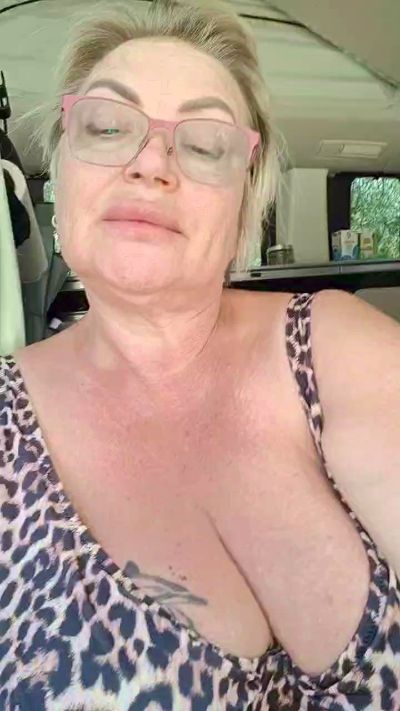 LindaL69 from Italy