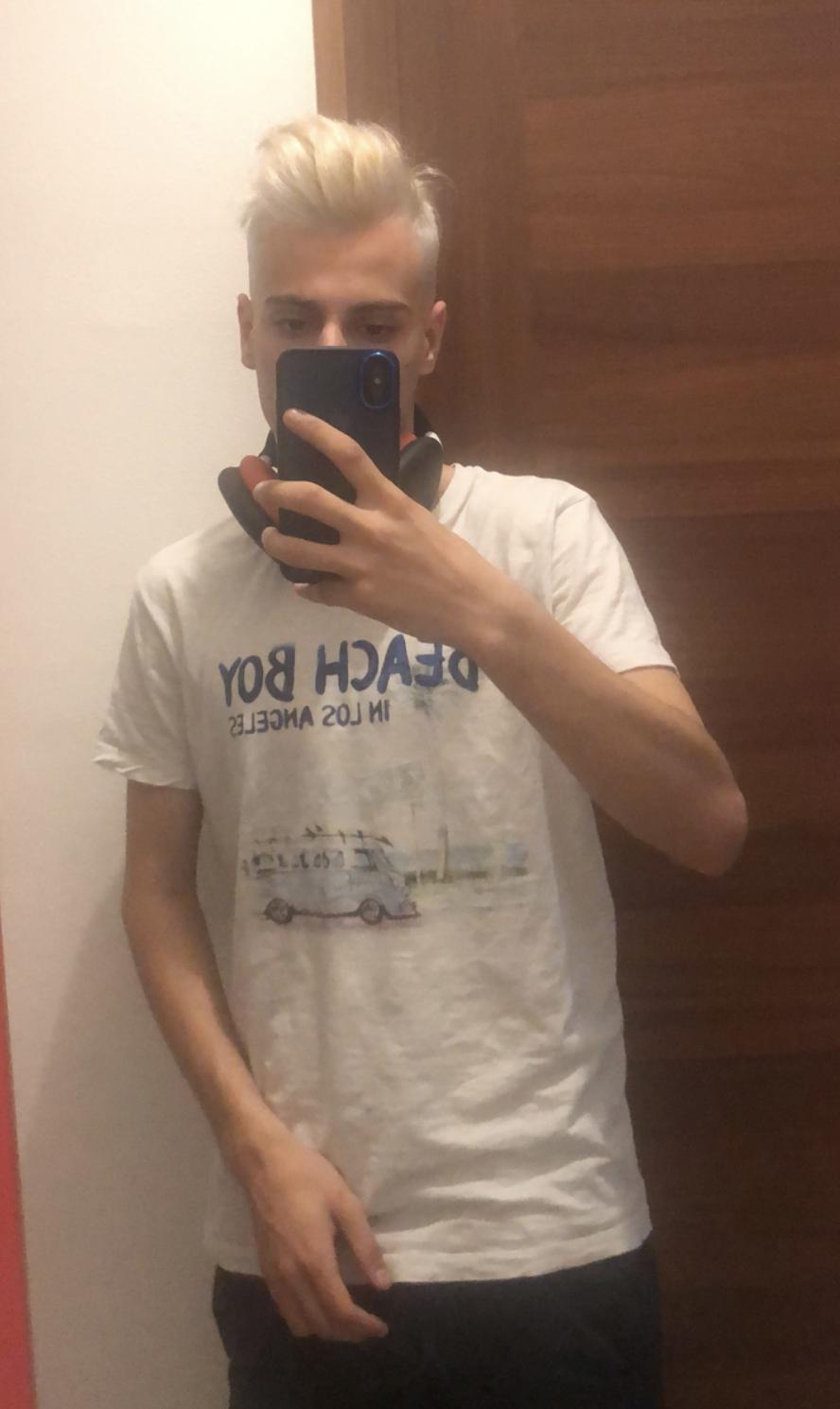 TheRealDenis Profile Image